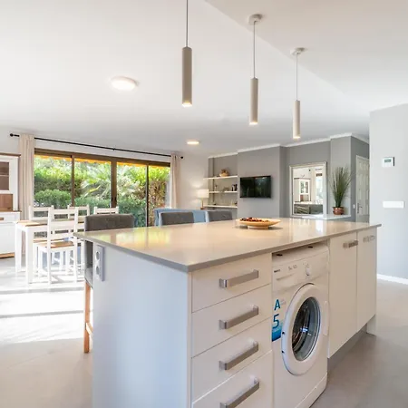 Ponent A 칼라 라트자다